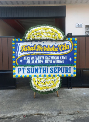 Papan Bunga Duka di Gedung Soka