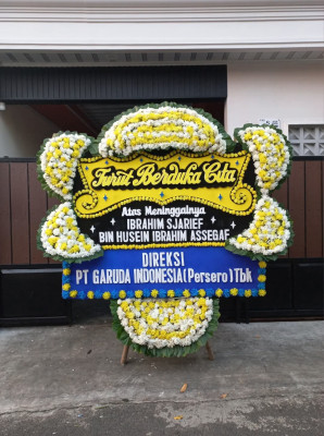 Papan Bunga Duka di Gedung Soka