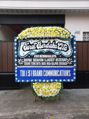 Papan Bunga Duka di Gedung Soka